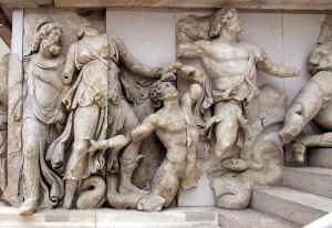 Scène de Gigantomachie avec Nérée, Doris et Océan, frise du Grand autel de Pergame, IIe siècle av. J.-C., Musée de Pergame (Berlin)